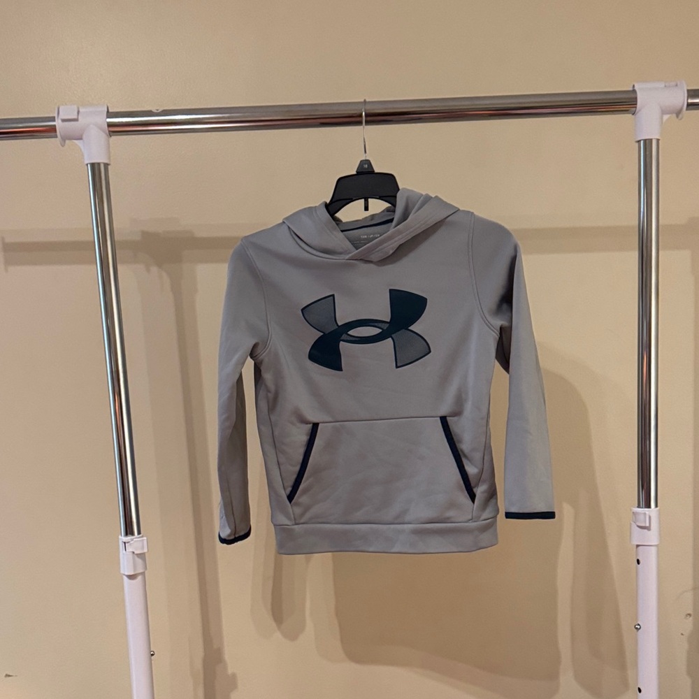 Under Armour Light Gray Hoodie with Black Logo F10
